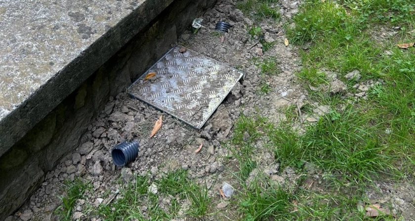 Txingudiko Zerbitzuak-ek Irunen Anaka eta Belaskoenea auzoetan instalatutako lurpeko beita kutxen proba pilotuaren jarraipena egiten ari da